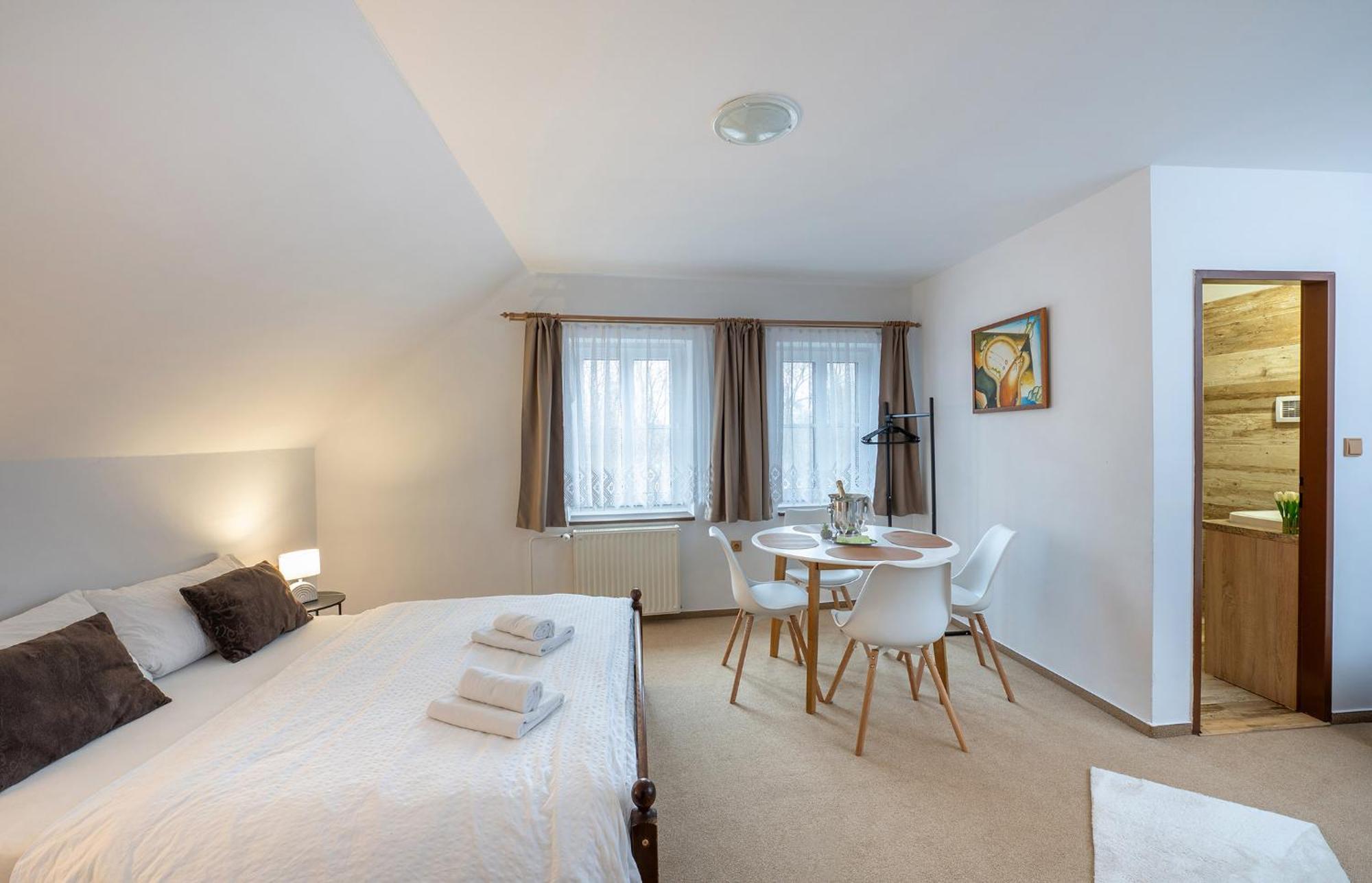 Rodinny Hotel Myslivna Třeboň Eksteriør billede