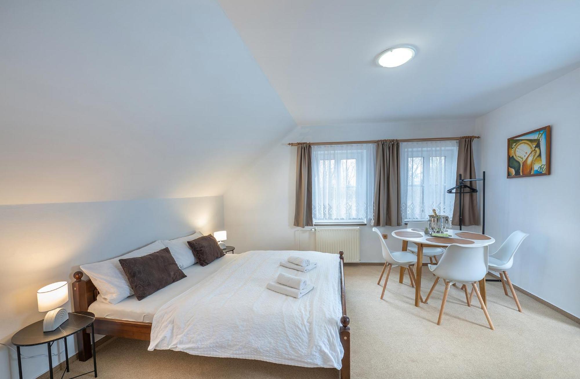 Rodinny Hotel Myslivna Třeboň Eksteriør billede