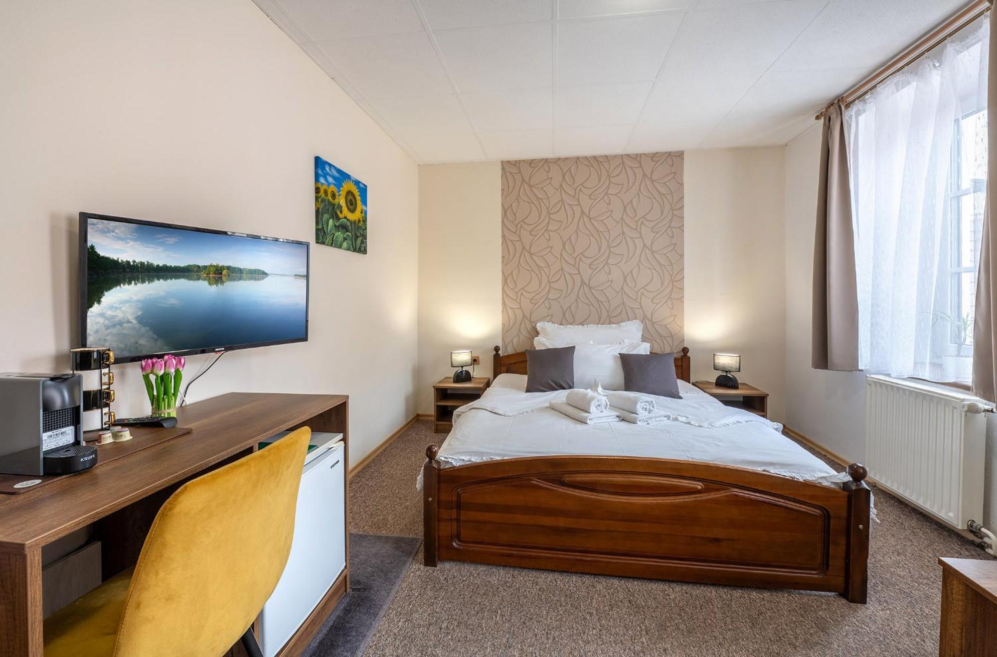 Rodinny Hotel Myslivna Třeboň Eksteriør billede