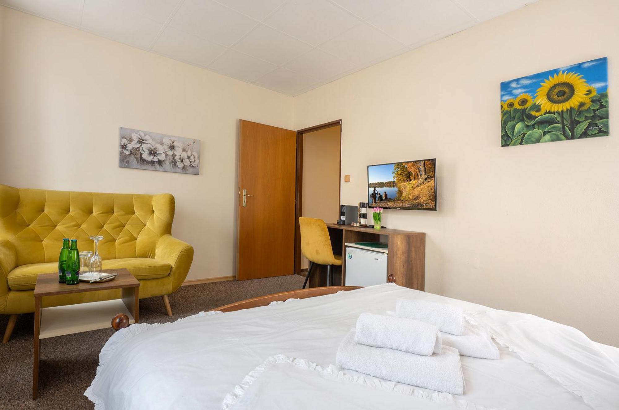 Rodinny Hotel Myslivna Třeboň Eksteriør billede