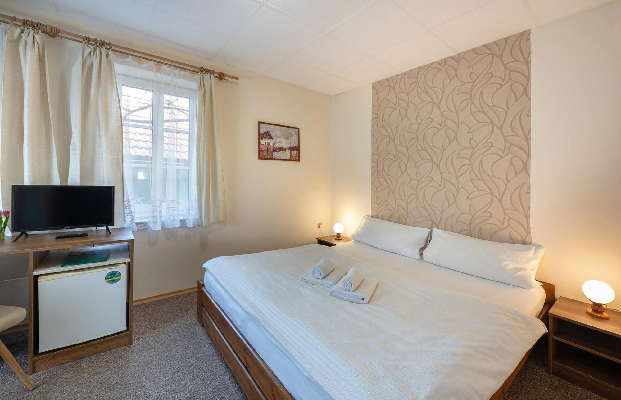 Rodinny Hotel Myslivna Třeboň Eksteriør billede